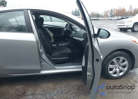 2013 Mazda Mazda3 I Sport из США, поврежденный, VIN JM1BL1UP9D1846639